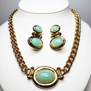 Elizabeth Taylor's 'Tailored Style' Demi Parure